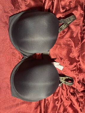 Victoria's Secret Black Molded T-Shirt Bra with Branded Straps 38D